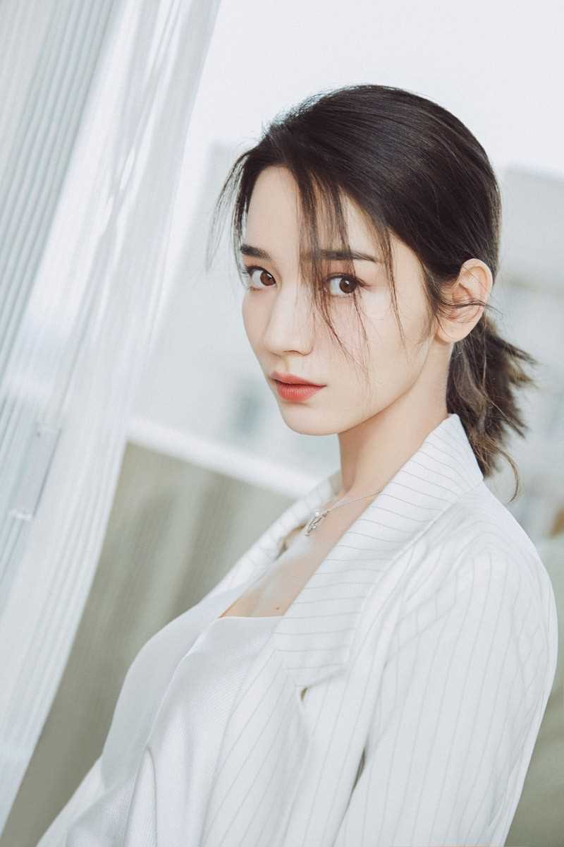 精选长腿女神代斯优雅干练简约时尚服饰身材图片图册