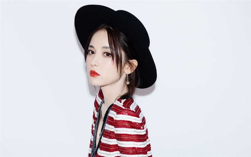 最全苗条纤细身材美女古力娜扎复古时尚丽人造型图片壁纸