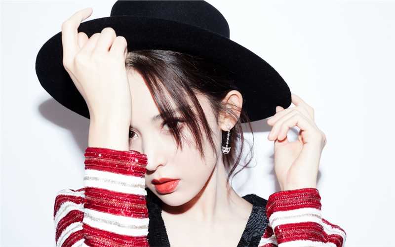 最全苗条纤细身材美女古力娜扎复古时尚丽人造型图片壁纸