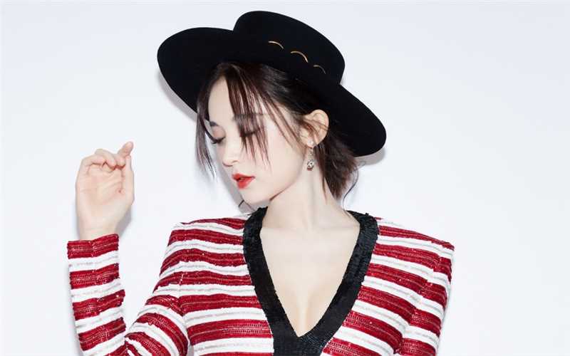 最全苗条纤细身材美女古力娜扎复古时尚丽人造型图片壁纸