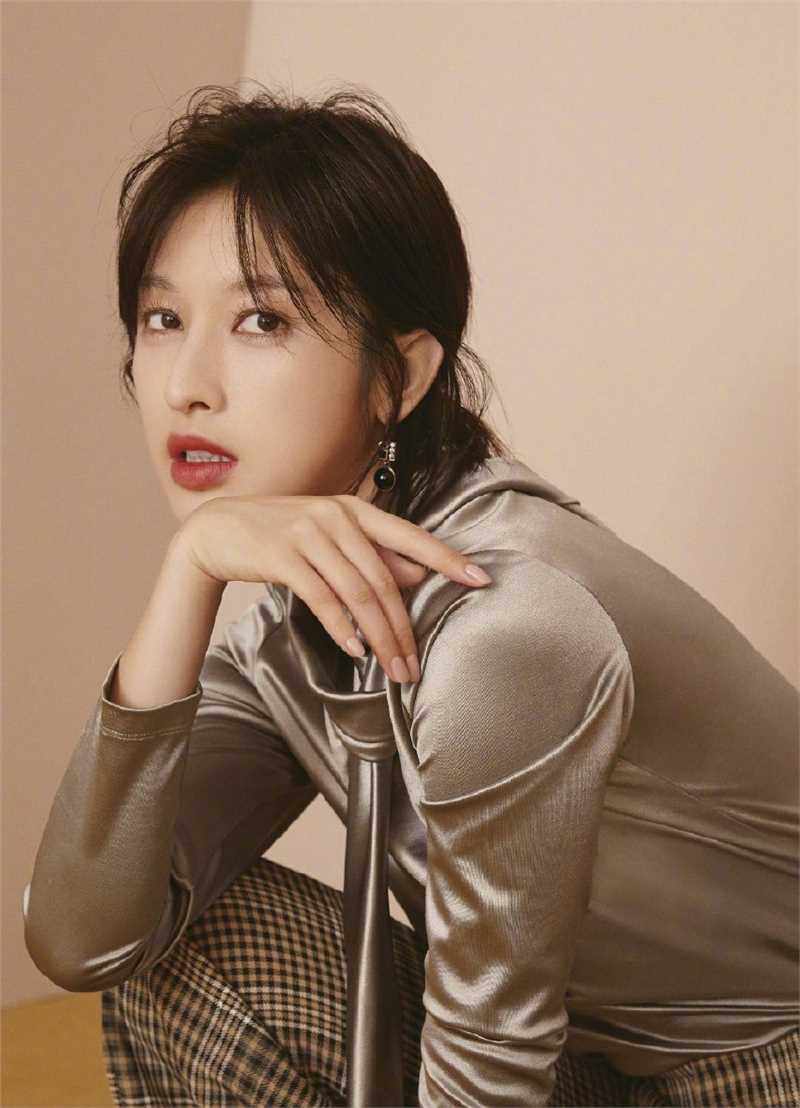 精选短发美女张俪时尚优雅个人魅力明星图片图册