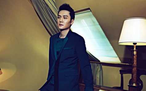 高清眼镜帅哥冯绍峰街拍复古气质时尚个人摄影壁纸图册