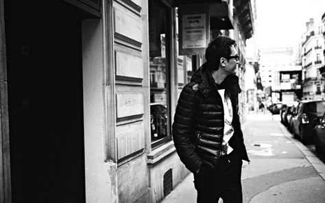 高清眼镜帅哥冯绍峰街拍复古气质时尚个人摄影壁纸图册