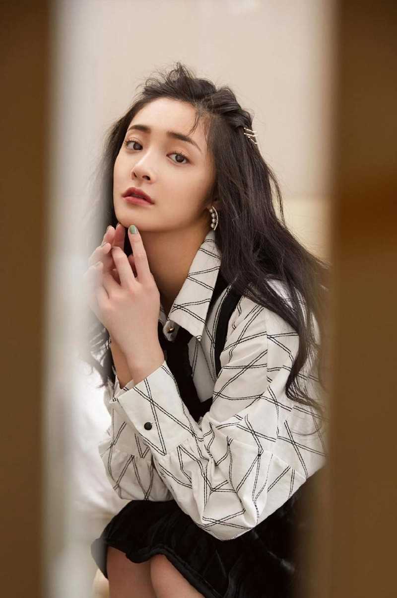 长腿美女御姐周洁琼时尚优雅靓丽服饰居家图片