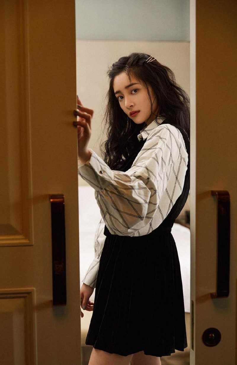 长腿美女御姐周洁琼时尚优雅靓丽服饰居家图片