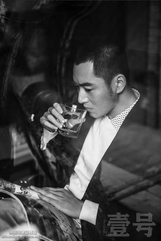 优质李东学是不是身材街拍帅哥生活照图片相册