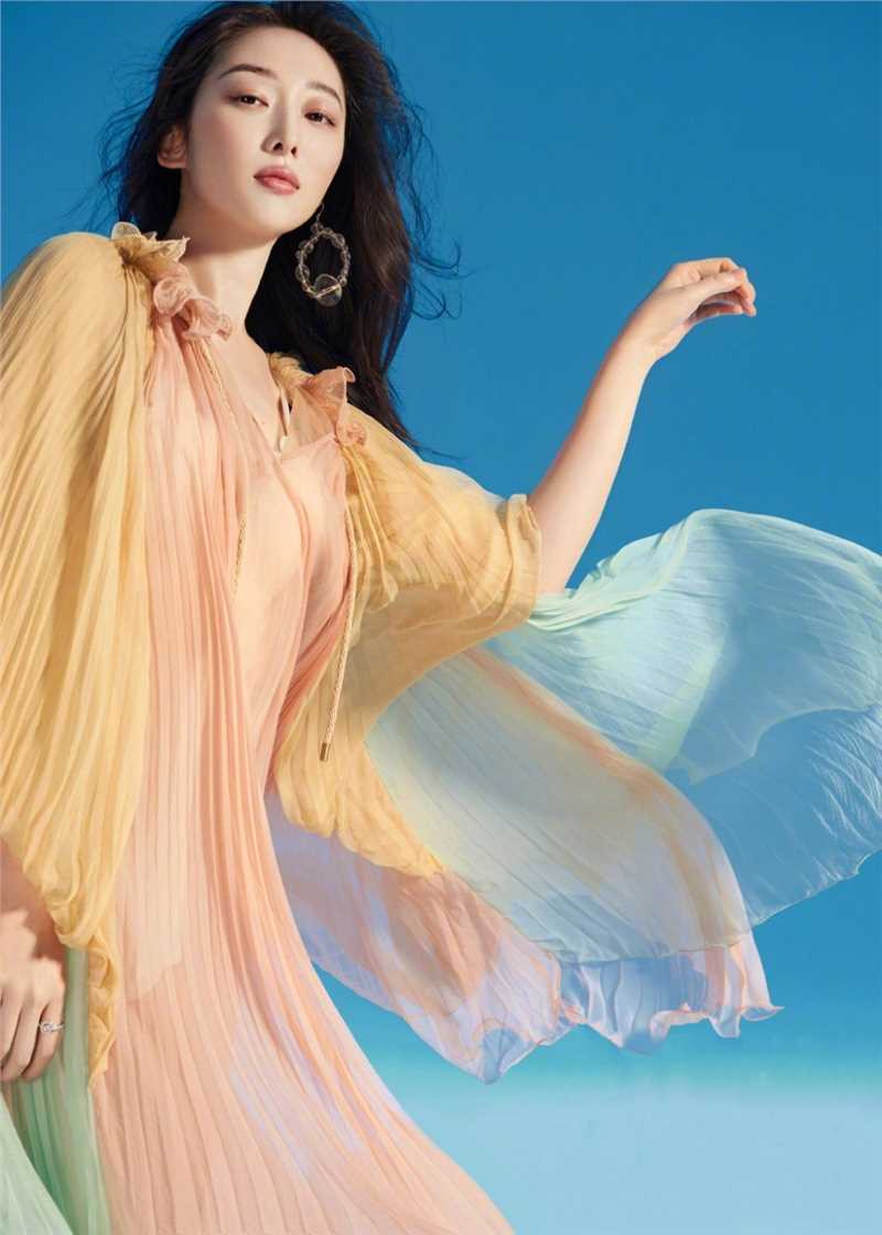 最新长裙美女蒋梦婕妖娆惹火眼神时尚图片壁纸