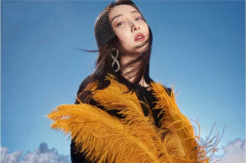 最新长裙美女蒋梦婕妖娆惹火眼神时尚图片壁纸