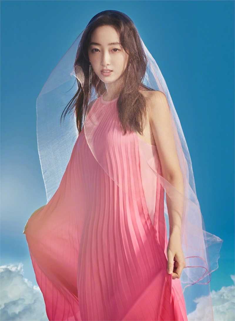 最新长裙美女蒋梦婕妖娆惹火眼神时尚图片壁纸