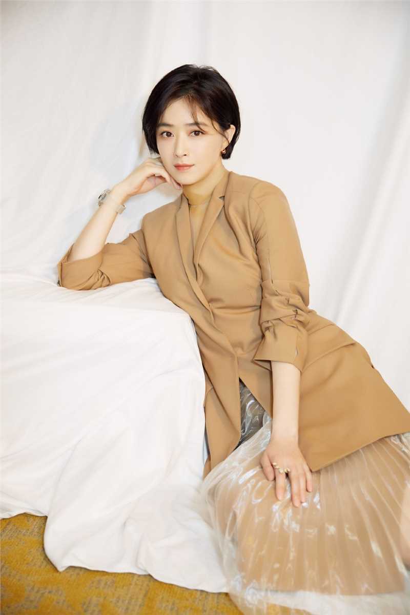 精选西装长裙美女蒋欣个性时尚杂志图片图册