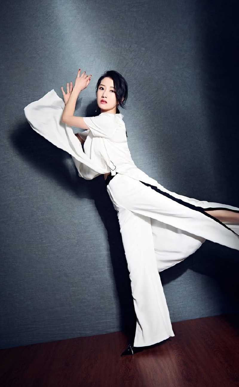 精选李念轻盈舞姿优雅灵动时尚美女明星图片图册