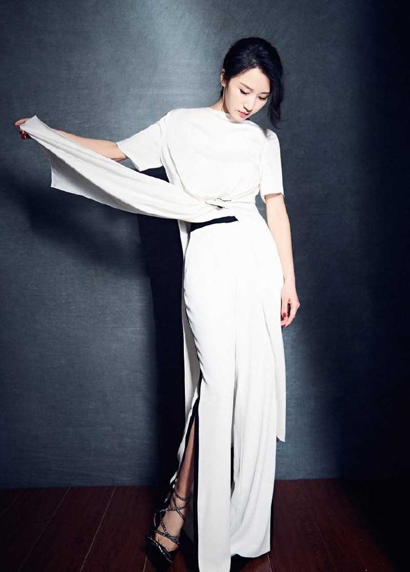 精选李念轻盈舞姿优雅灵动时尚美女明星图片图册