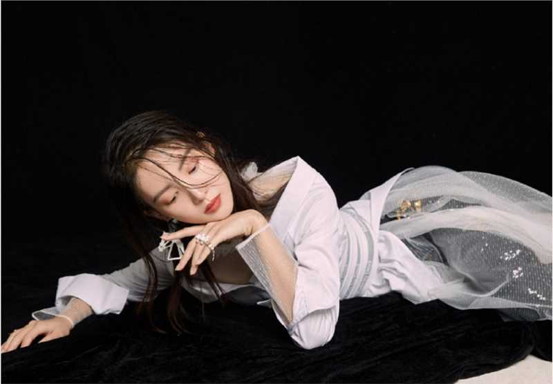 最新清新甜美个性少女金晨时尚杂志明星图片壁纸