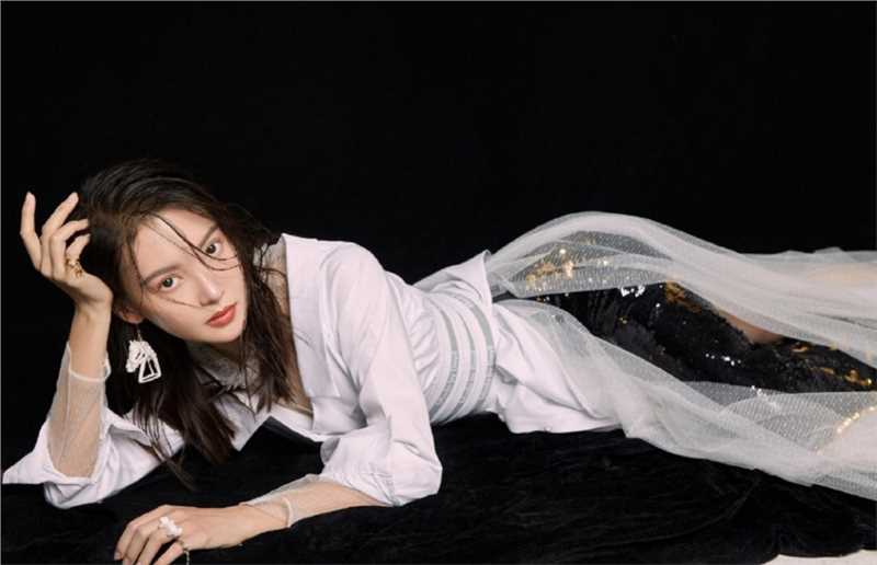 最新清新甜美个性少女金晨时尚杂志明星图片壁纸