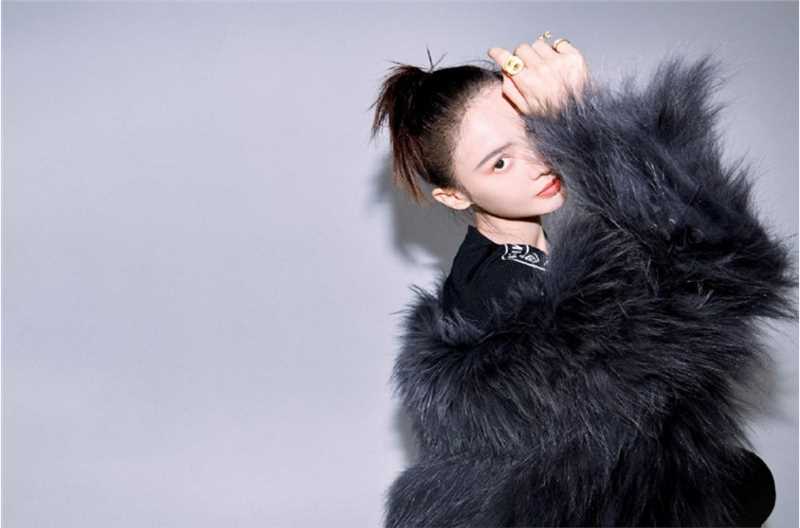 最新清新甜美个性少女金晨时尚杂志明星图片壁纸