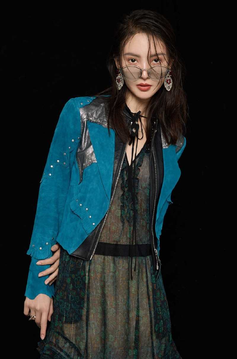 最新清新甜美个性少女金晨时尚杂志明星图片壁纸