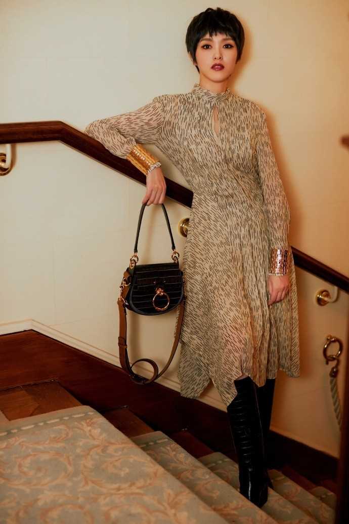 最新短发女人御姐气质时尚贵妇迷人图片壁纸