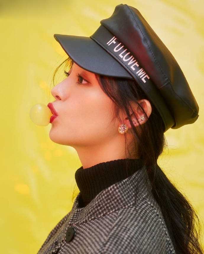 优质文艺时尚御姐周洁琼惊艳复古风格明星相册