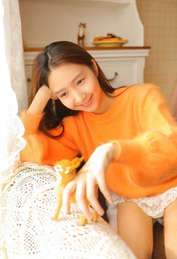 精选时尚气质少女漂亮长腿暖色系人像图册