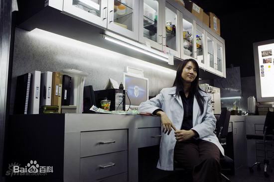 张钧甯(Ning Chang)在《痞子英雄》饰演蓝西英中的