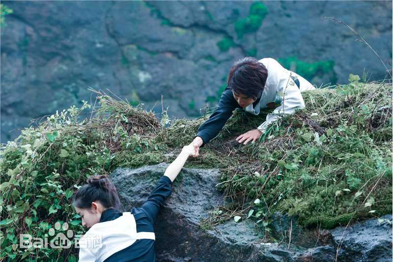 高清肖战在《超星星学园》方天择中的图册
