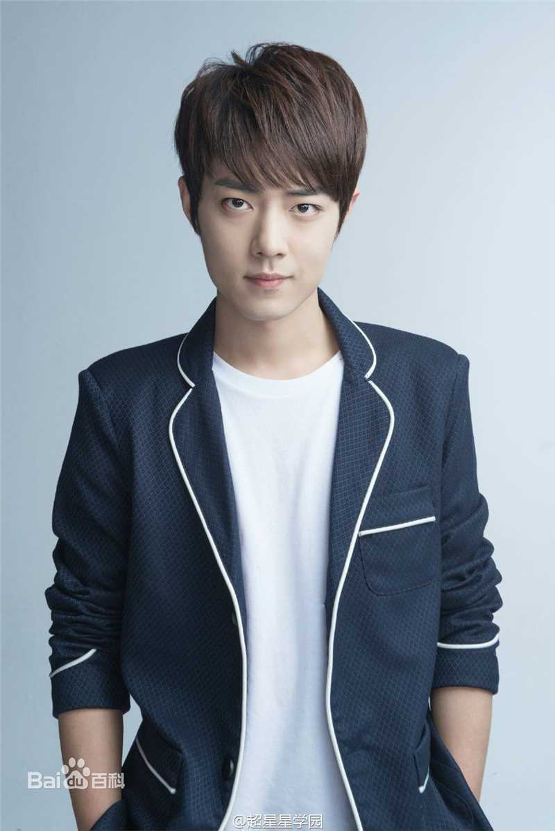 高清肖战在《超星星学园》方天择中的图册