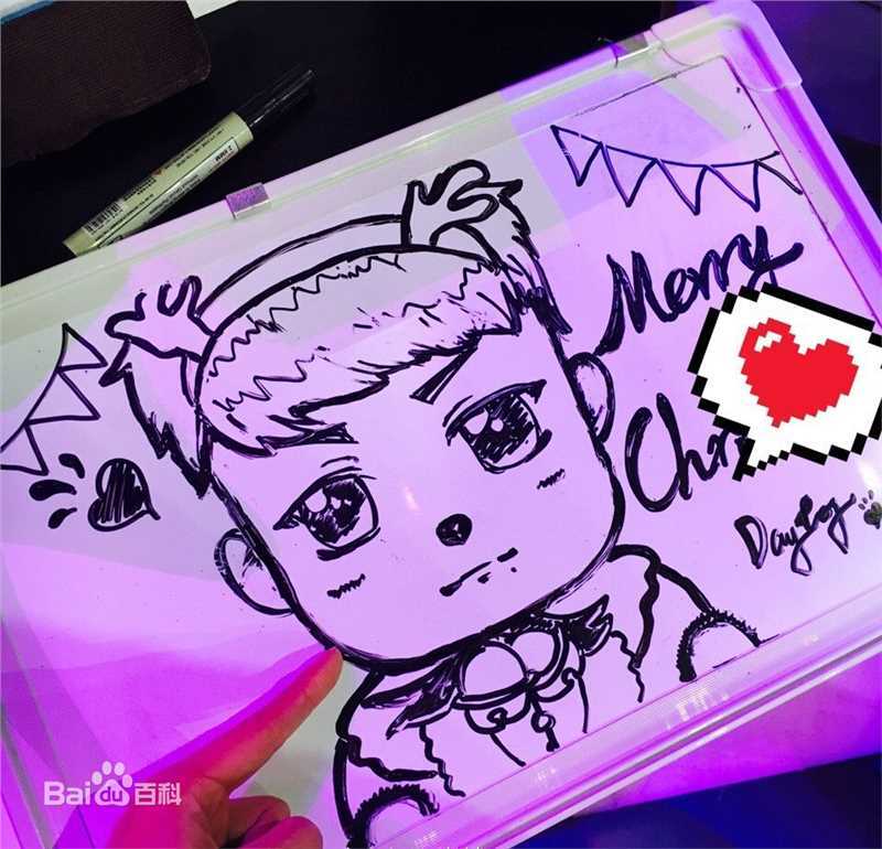 肖战绘画及设计作品素颜照相册