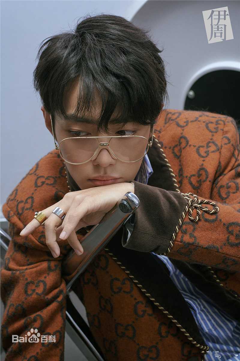 最新肖战在《伊周BELLA》中的图集