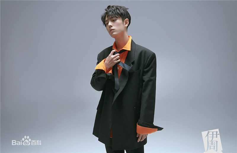 最新肖战在《伊周BELLA》中的图集