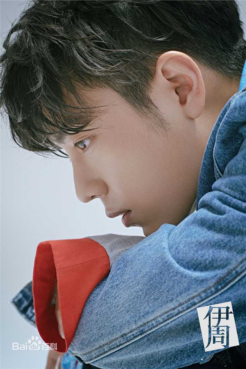 最新肖战在《伊周BELLA》中的图集
