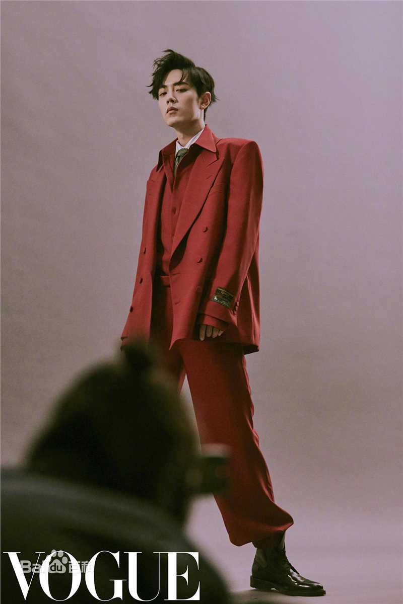 肖战Vogue服饰与美容壁纸壁纸