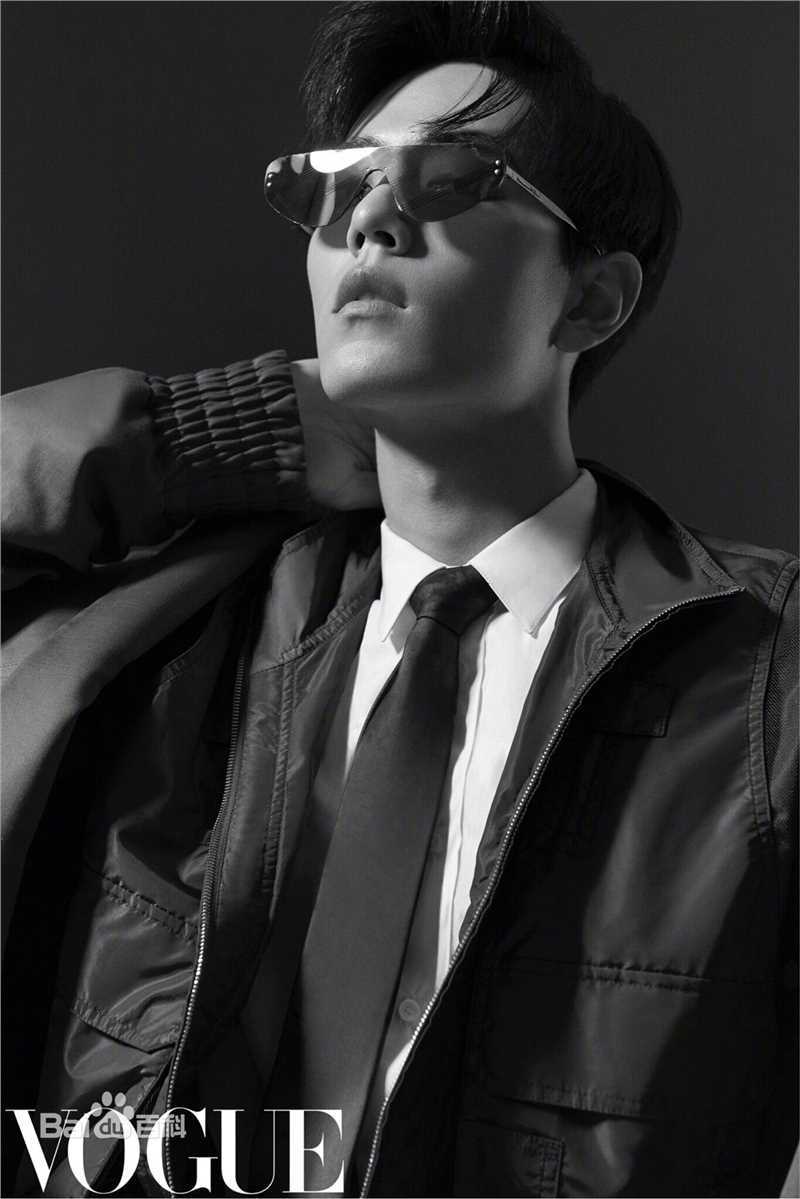 肖战Vogue服饰与美容壁纸壁纸