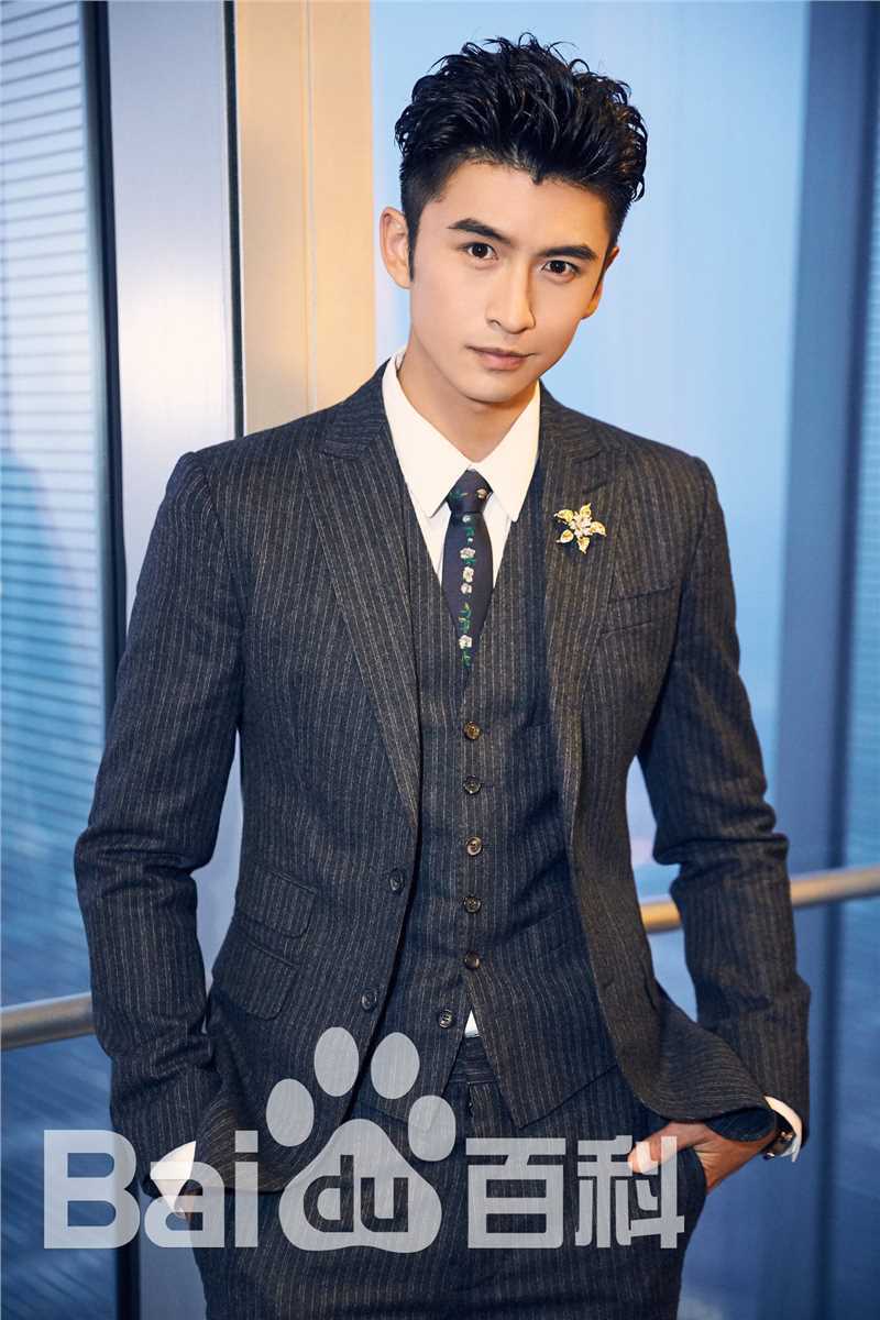 张云龙(Leon)2018BAZAAR明星慈善夜性感图片壁纸