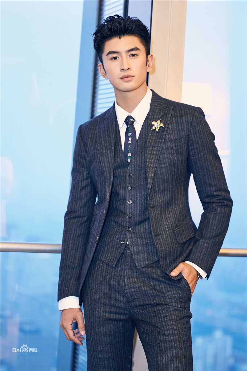 张云龙(Leon)2018BAZAAR明星慈善夜性感图片壁纸