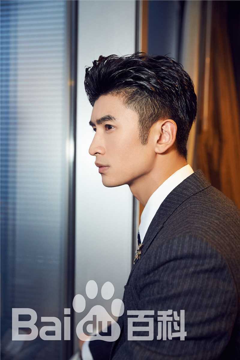 张云龙(Leon)2018BAZAAR明星慈善夜性感图片壁纸