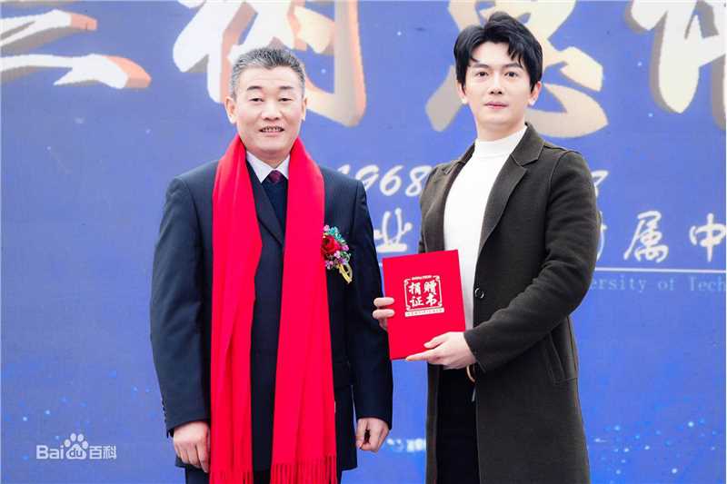 李亭哲公益性感图片图集