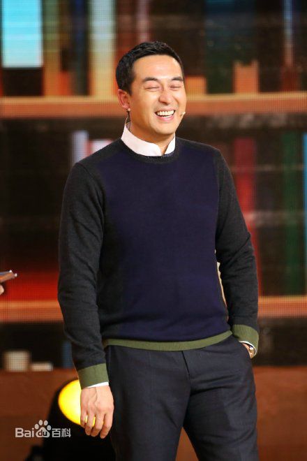 张嘉译(Zhang Jiayi)开讲啦素颜照壁纸