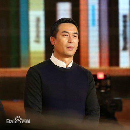 张嘉译(Zhang Jiayi)开讲啦素颜照壁纸