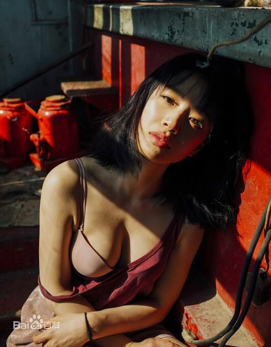 李梦(vivien)男人装前后照片