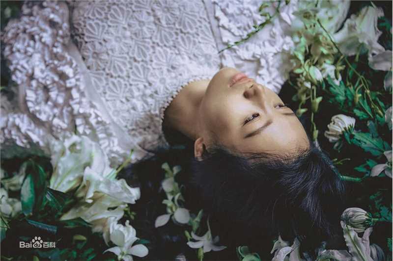 李梦(vivien)时尚芭莎、时尚先生素颜照相册