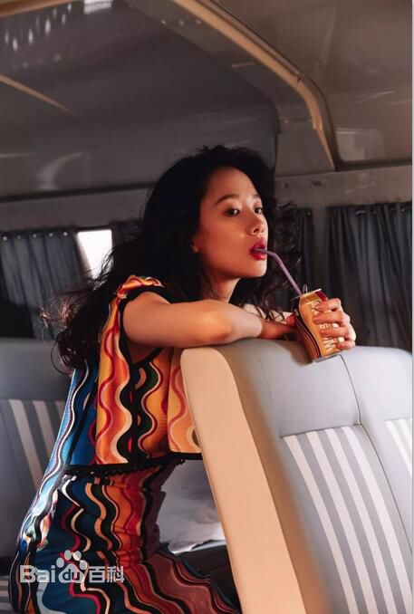 李梦(vivien)伊周、座驾素颜照壁纸