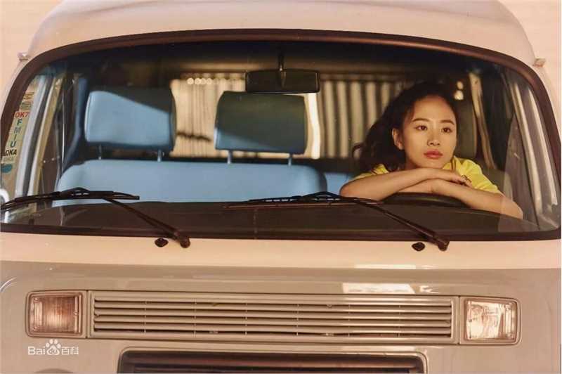 李梦(vivien)伊周、座驾素颜照壁纸