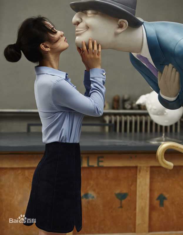 李梦(vivien)伊周、座驾素颜照壁纸