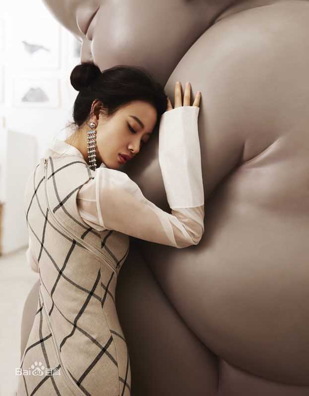 李梦(vivien)伊周、座驾素颜照壁纸