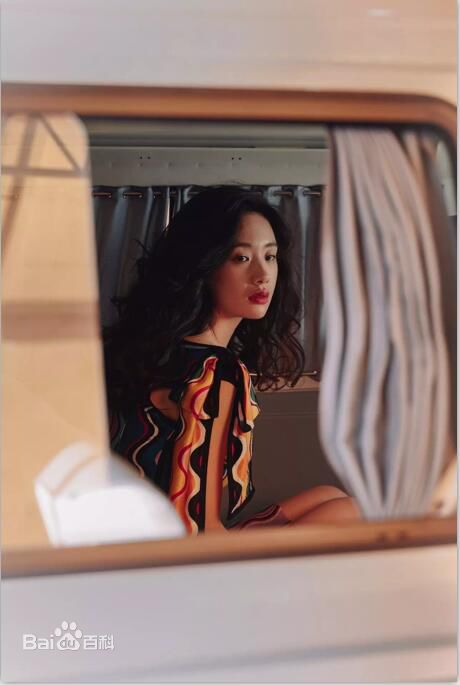 李梦(vivien)伊周、座驾素颜照壁纸