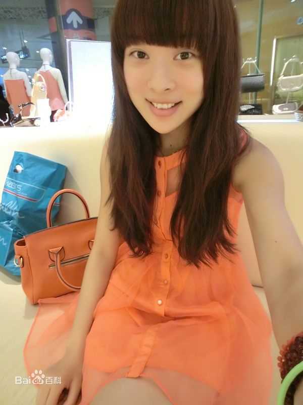 童苡萱(Elena)长发生活照生活照相册