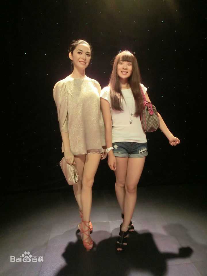 童苡萱(Elena)长发生活照生活照相册