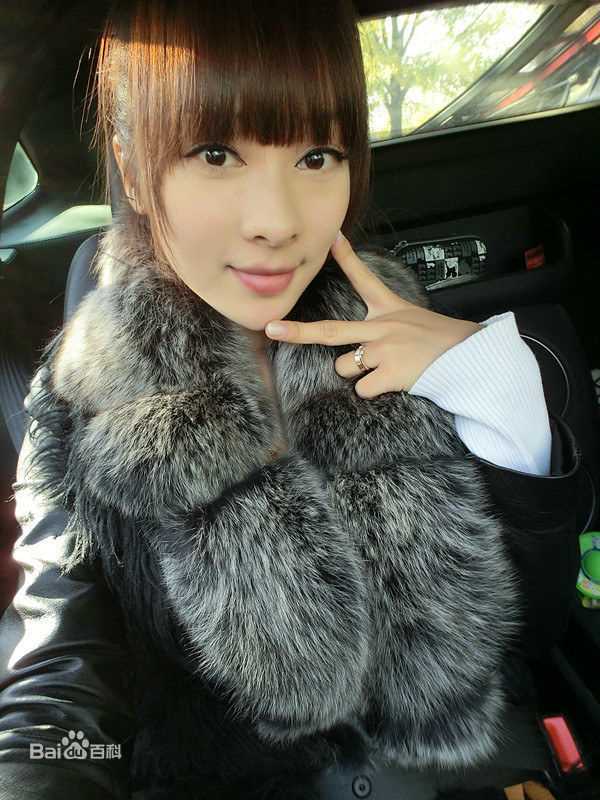 童苡萱(Elena)长发生活照生活照相册