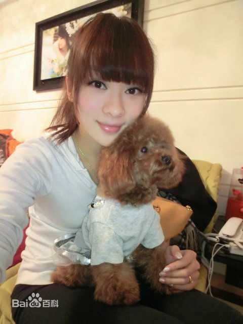 童苡萱(Elena)长发生活照生活照相册