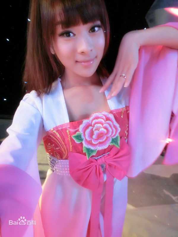 童苡萱(Elena)长发生活照生活照相册